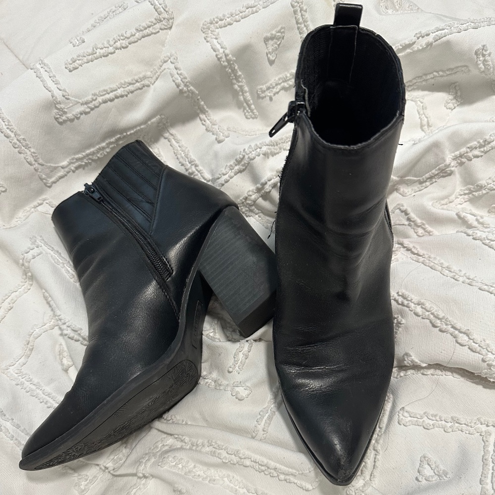 Adorable and comfortable ankle booties
